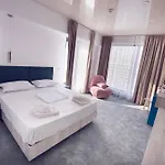 מלון Alexandra 4*